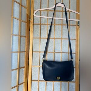 Coach Leather Purse / Navy
Leather Bag / Coach Pocket...